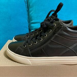 Taos Footwear Black Leather Sneakers